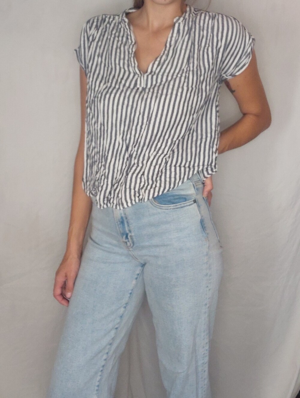 GAP Striped Split Neck Popover Blouse Top Size S Cap Sleeve Rayon